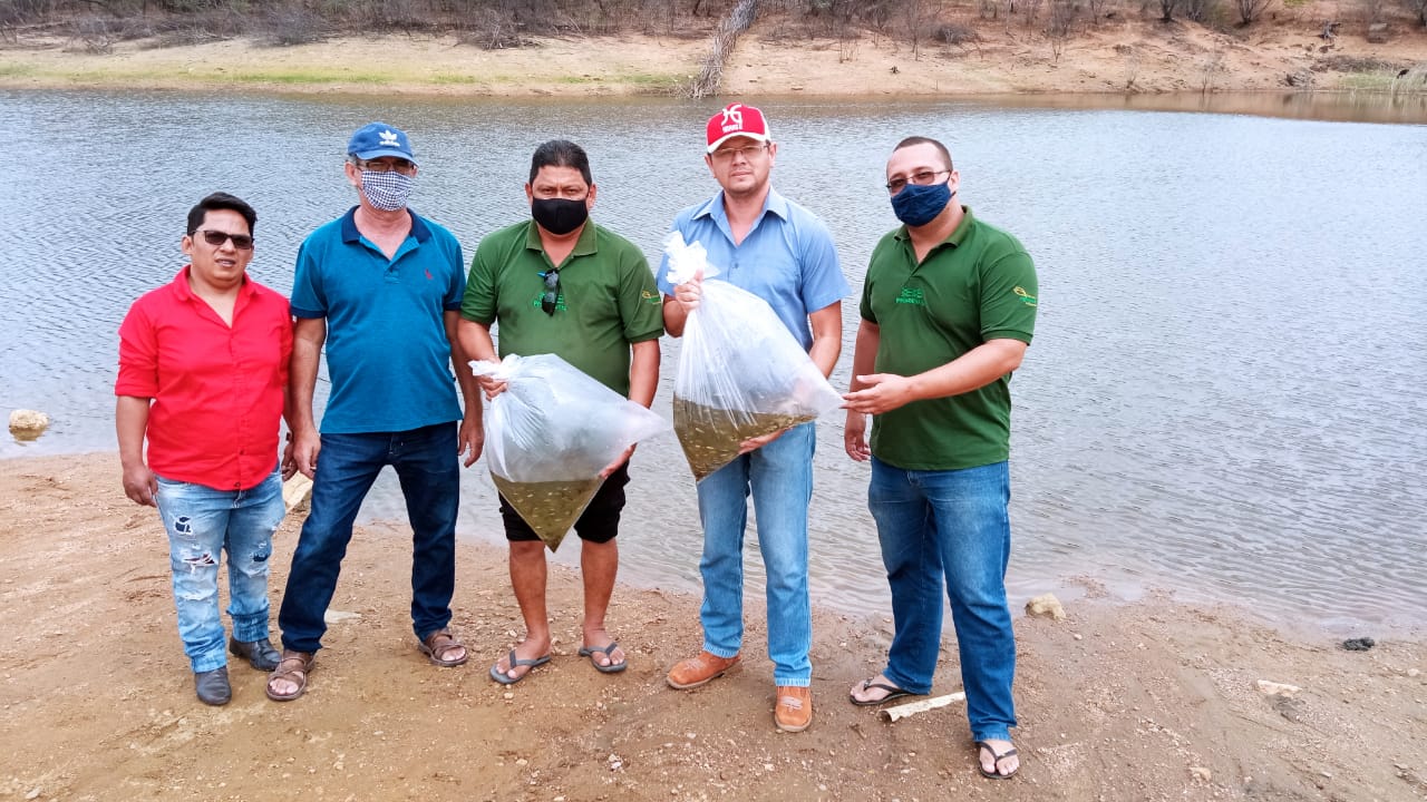 Administração Municipal e Secretaria do Desenvolvimento Agrário Realizam Peixamento em Açudes de Parambu