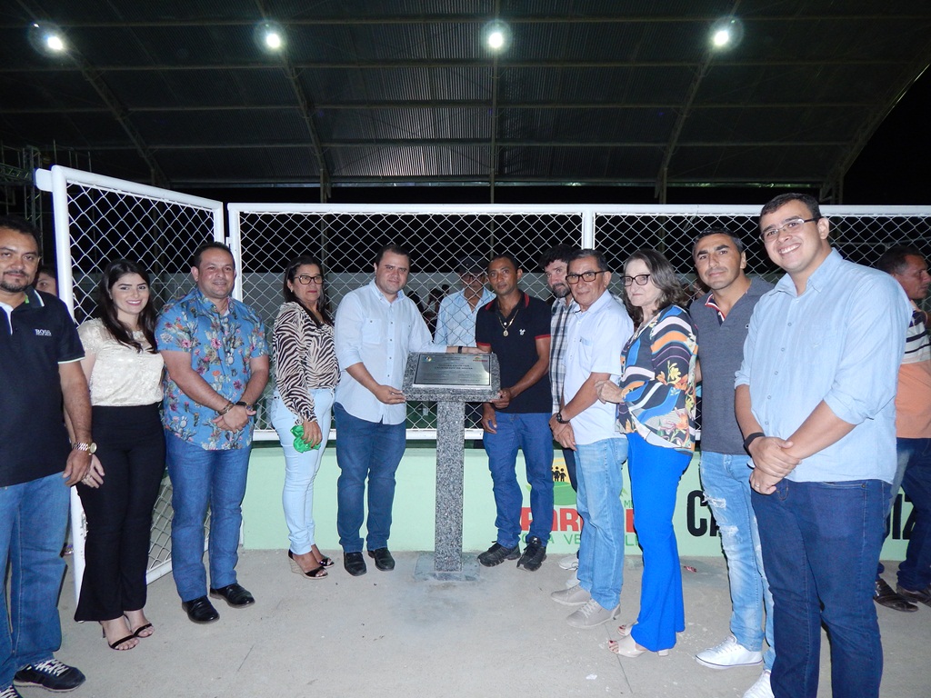 Vila Isabel Recebe Quadra Esportiva em Noite de Muita Festa