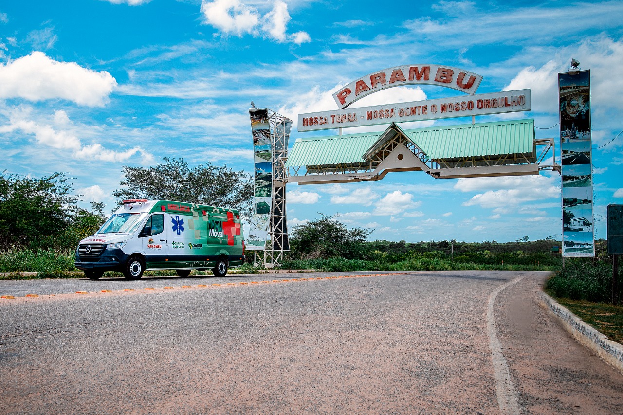 Prefeitura de Parambu Entrega Ambulância UTI Para o Hospital Municipal
