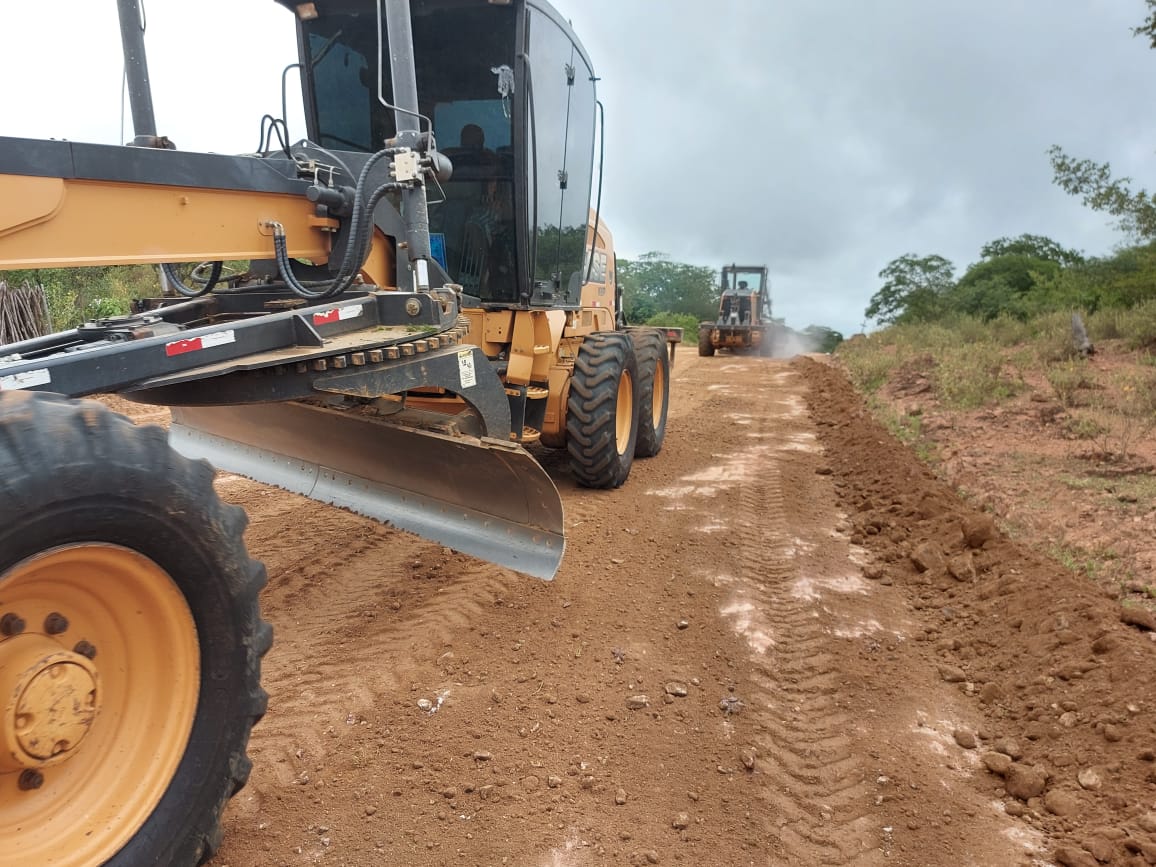 Prefeitura de Parambu Inicia Recuperação das Estradas Vicinais do Município